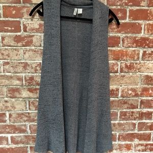 H&M Divided Sweater Size Medium